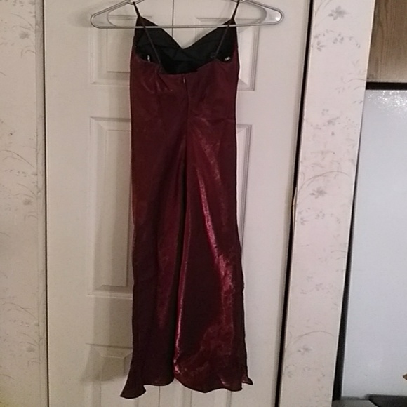 Long shiny and elegant Red formal   231 - Picture 2 of 2